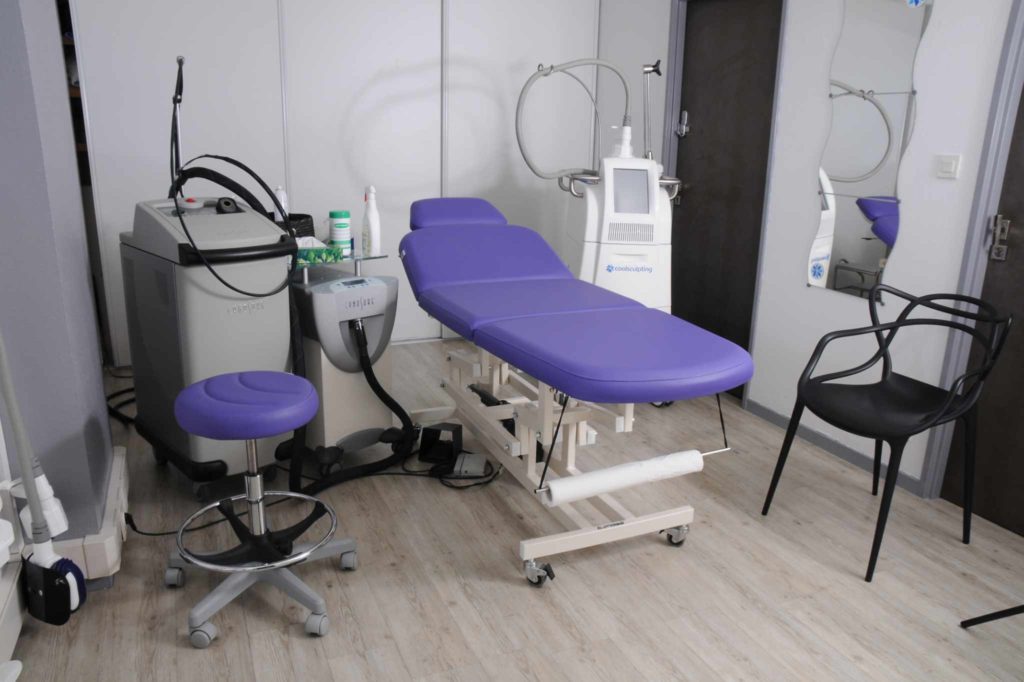 salle réservée aux traitements laser et Cryolipolyse